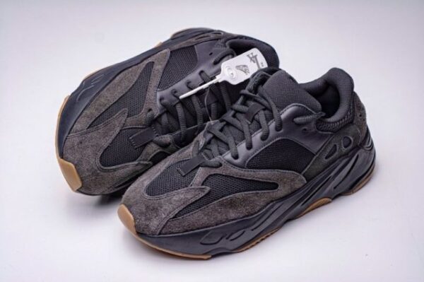 YEEZY BOOST 700 ‘UTILITY BLACK’ REPLICA - Image 4