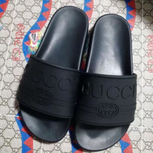 Gucci Unisex Gucci logo rubber slide sandal Black